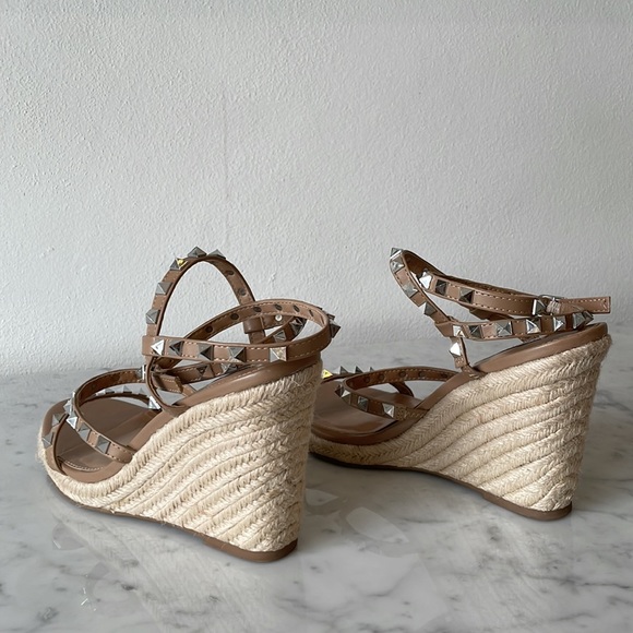 Steve Madden Woven Wedge with Nude leather & Silver Studs size 9M - Picture 7 of 8